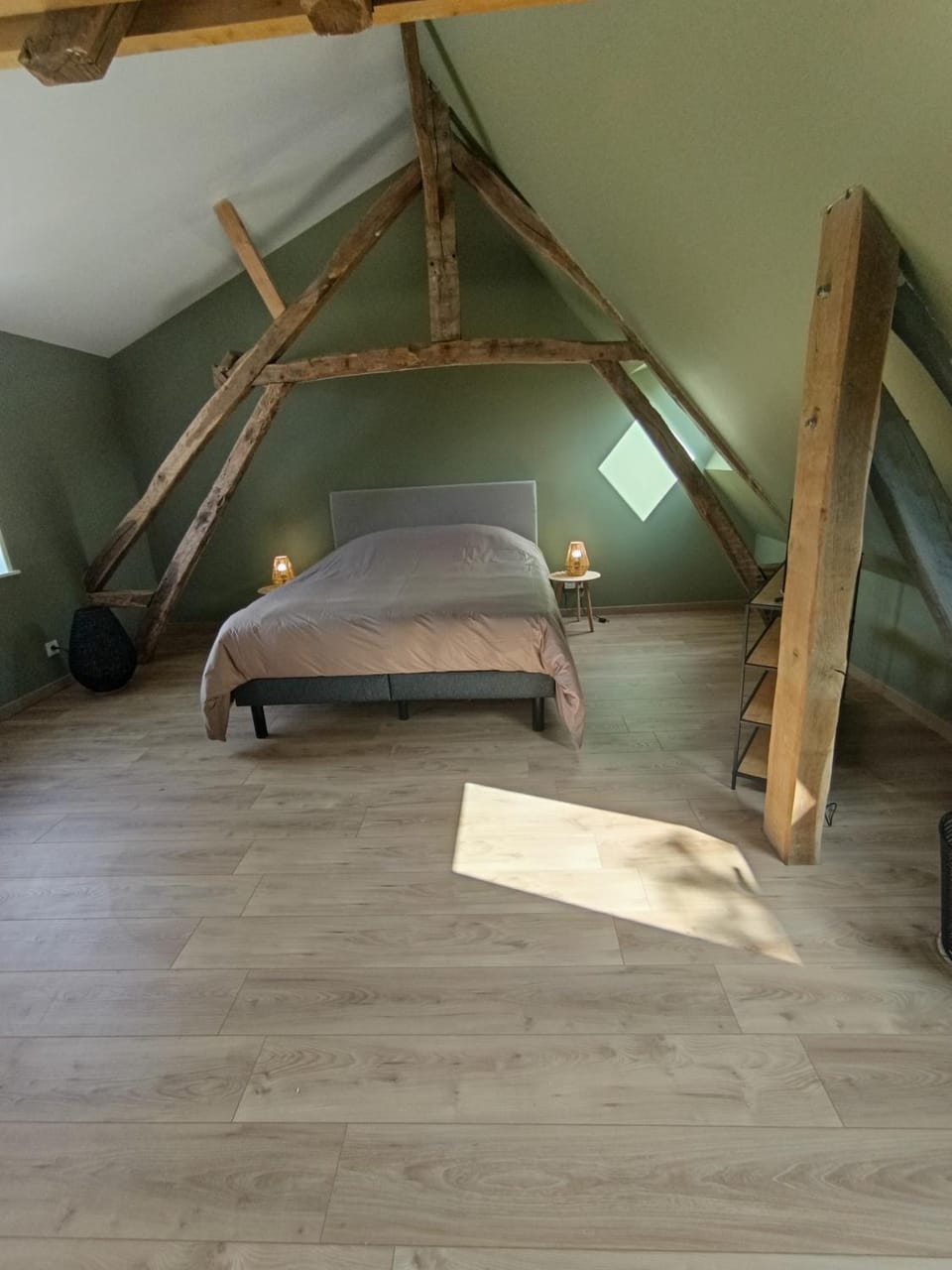 Photo of the whole room, Bedroom