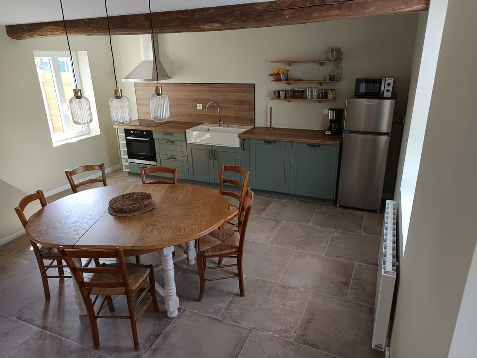 Kitchen or kitchenette, Dining area, dishwasher, oven, pet friendly, stove, toaster