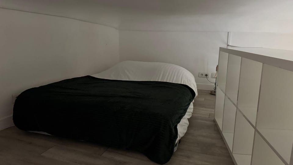 Bed, Photo of the whole room