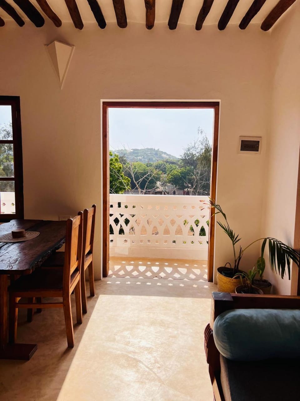 View (from property/room), Balcony/Terrace, Dining area