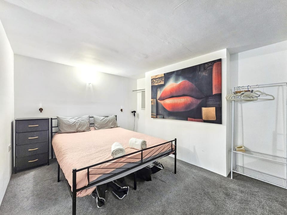 Hidden Putney-Studio Flat Apartment in London