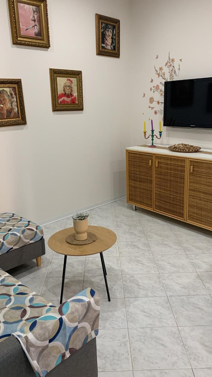 Communal lounge/ TV room, TV and multimedia, Living room, Seating area, Evening entertainment