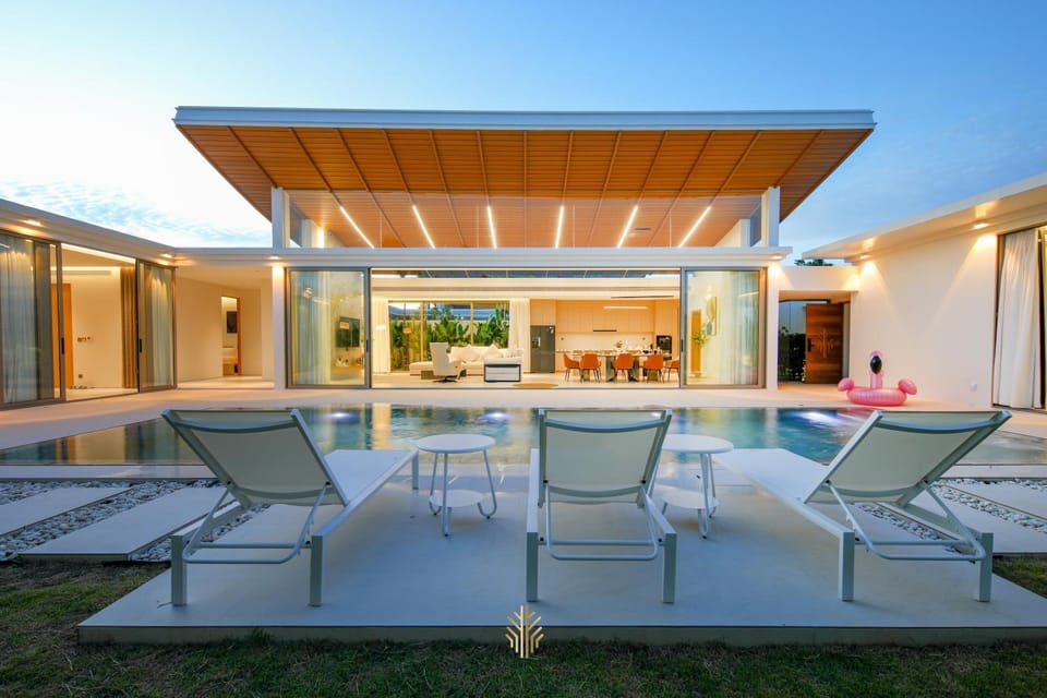 Pool view, Swimming pool, sunbed