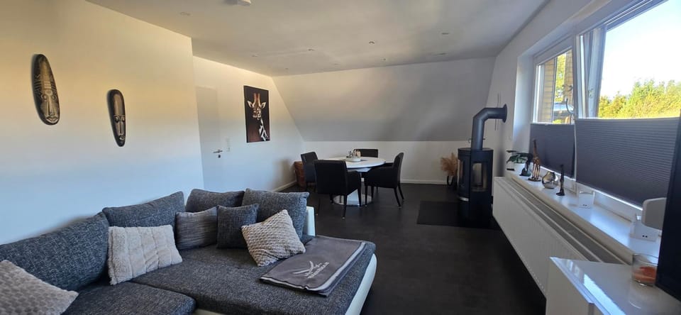 Living room, Seating area, Dining area, fireplace