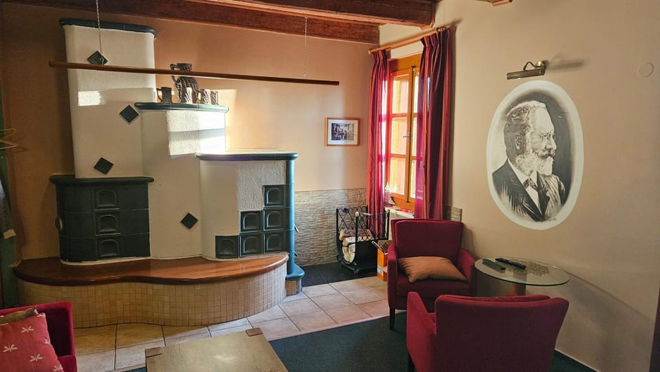 Communal lounge/ TV room, Seating area