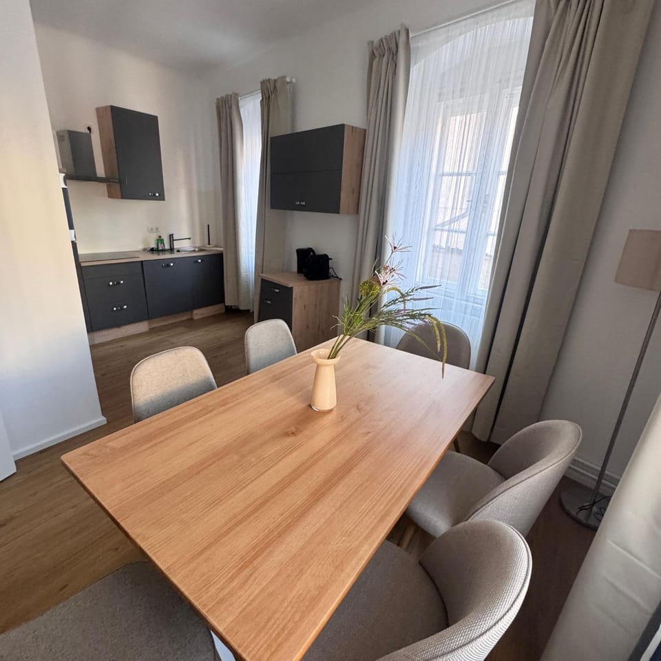 Kitchen or kitchenette, Seating area, Dining area