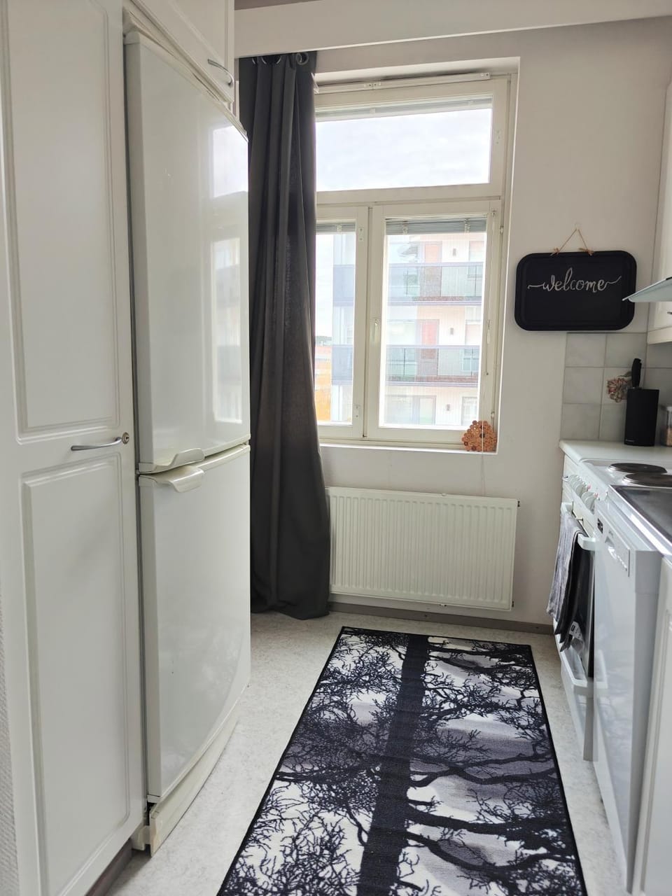 Kitchen or kitchenette, Street view, Quiet street view, oven, stove