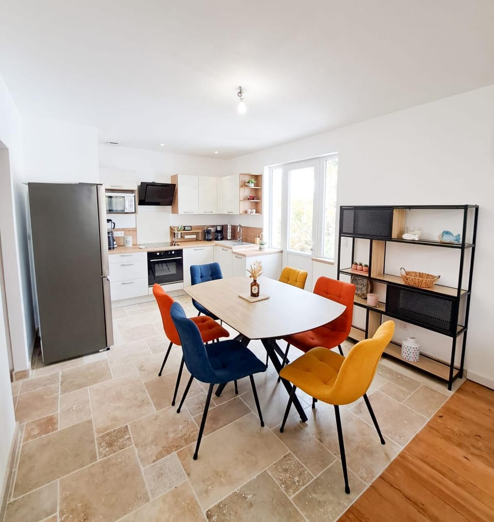 Kitchen or kitchenette, Dining area, dishwasher, stove