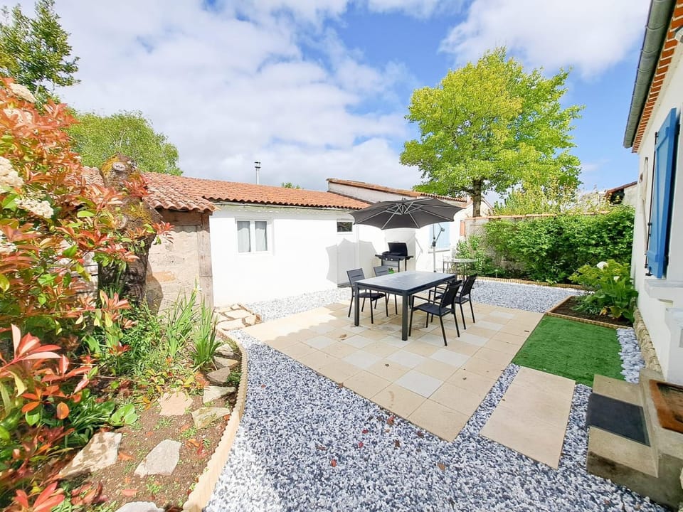 Patio, Garden, Dining area