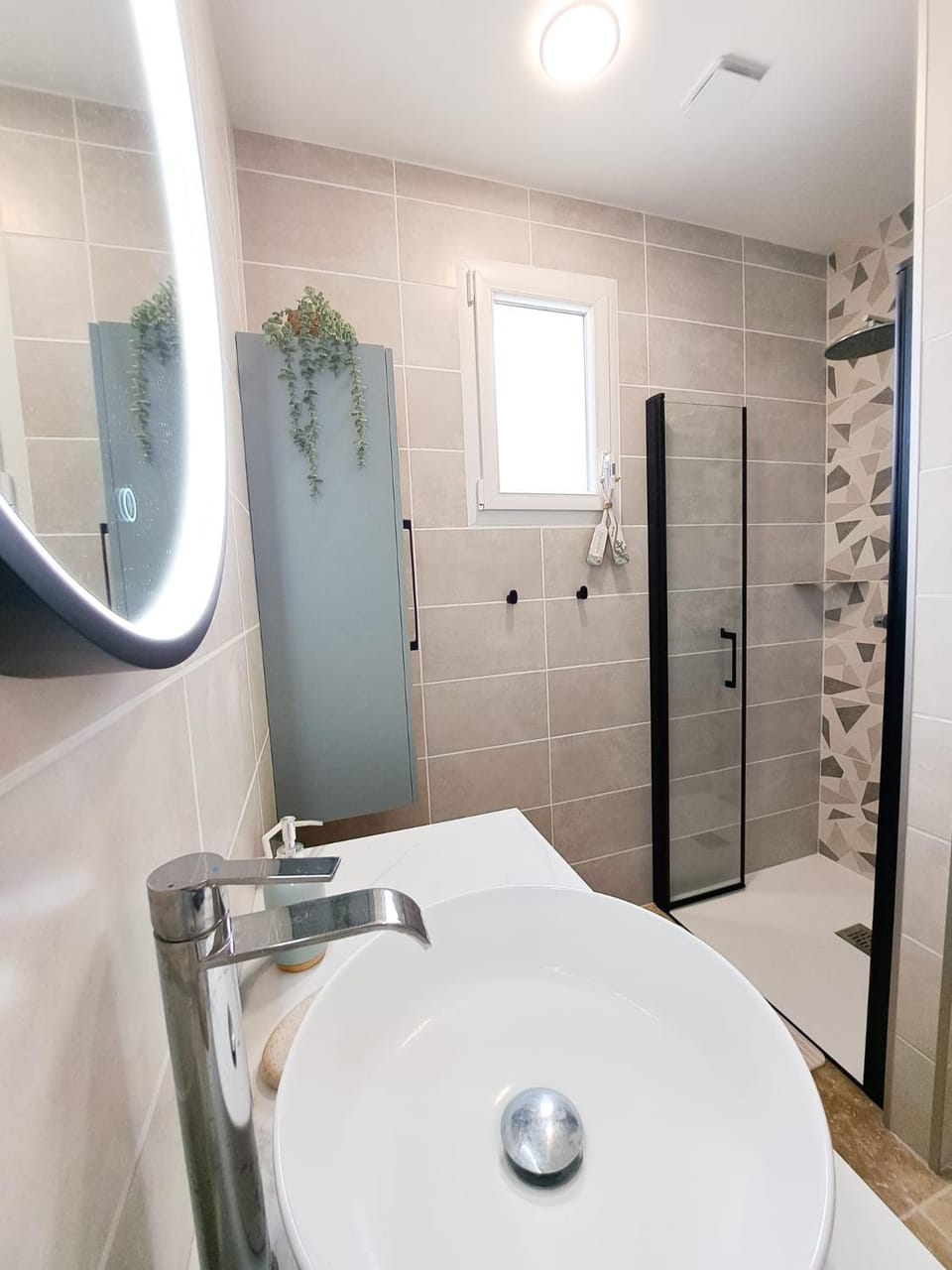 Shower, Bathroom, towels