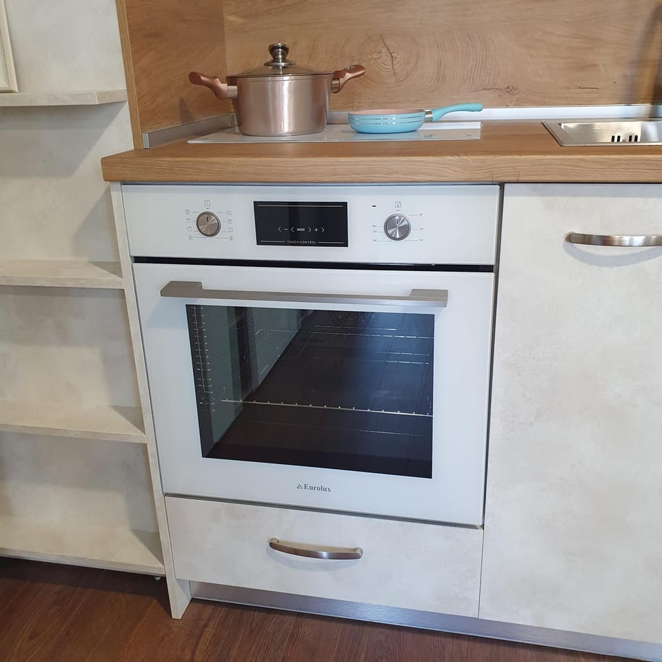 Kitchen or kitchenette, oven