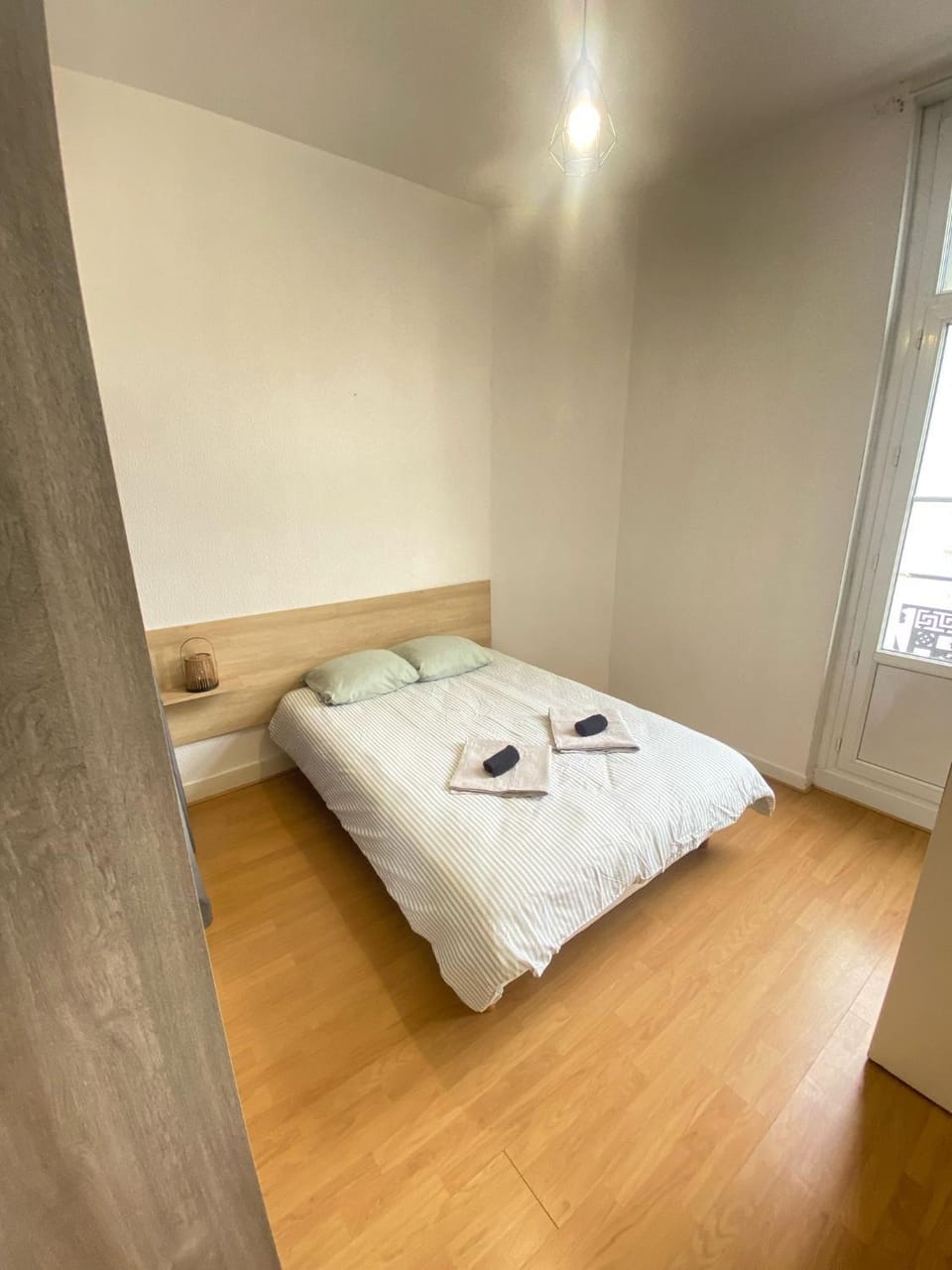Bed, Photo of the whole room, towels