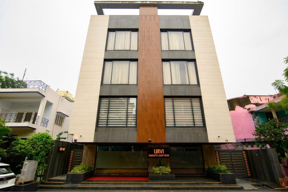 Property building, Facade/entrance, Day