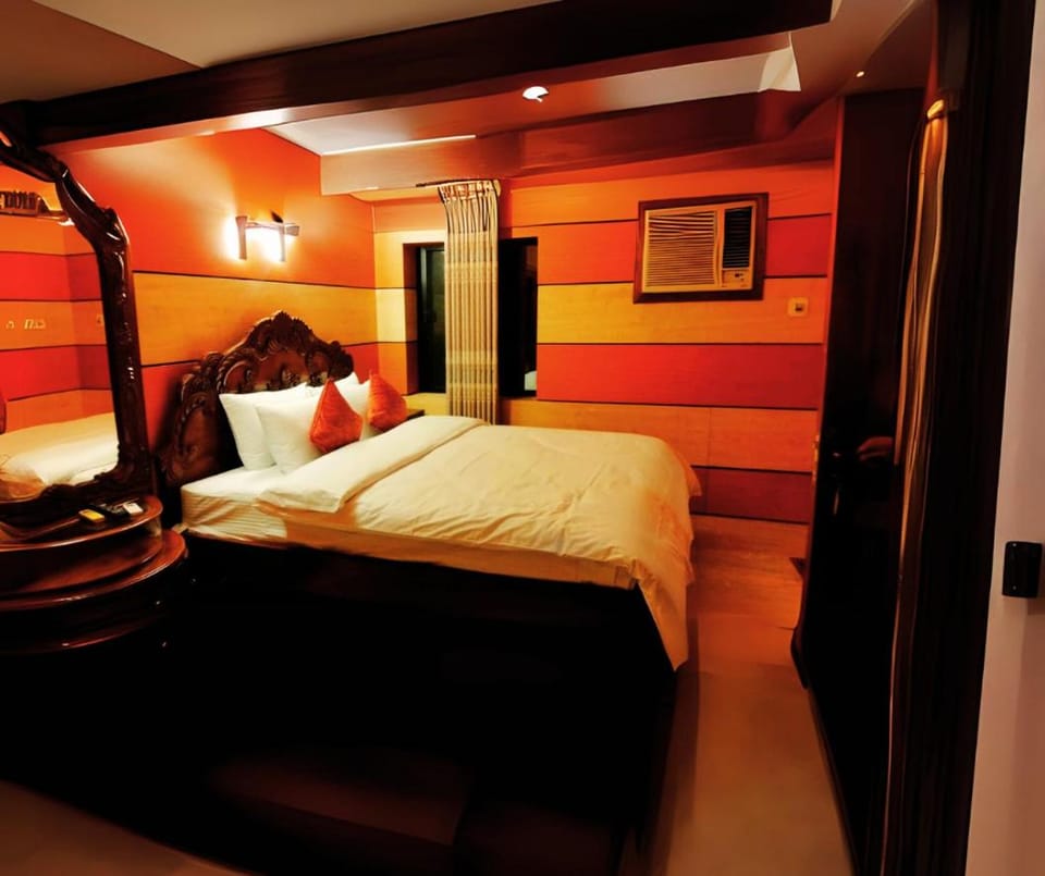 Bed, Photo of the whole room, Bedroom, wardrobe, air conditioner