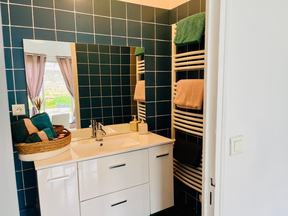 Bathroom, towels
