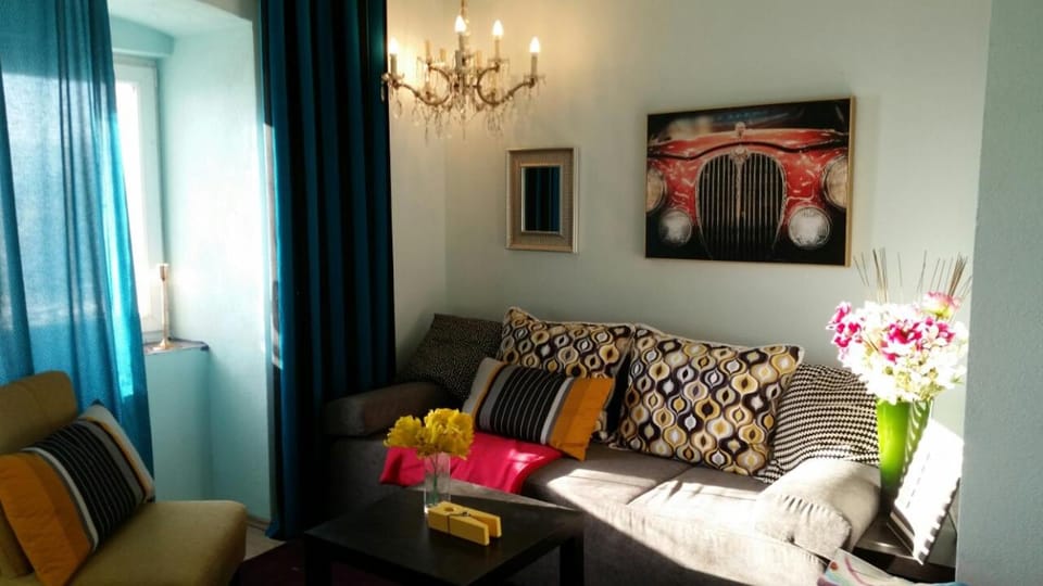 Day, Living room