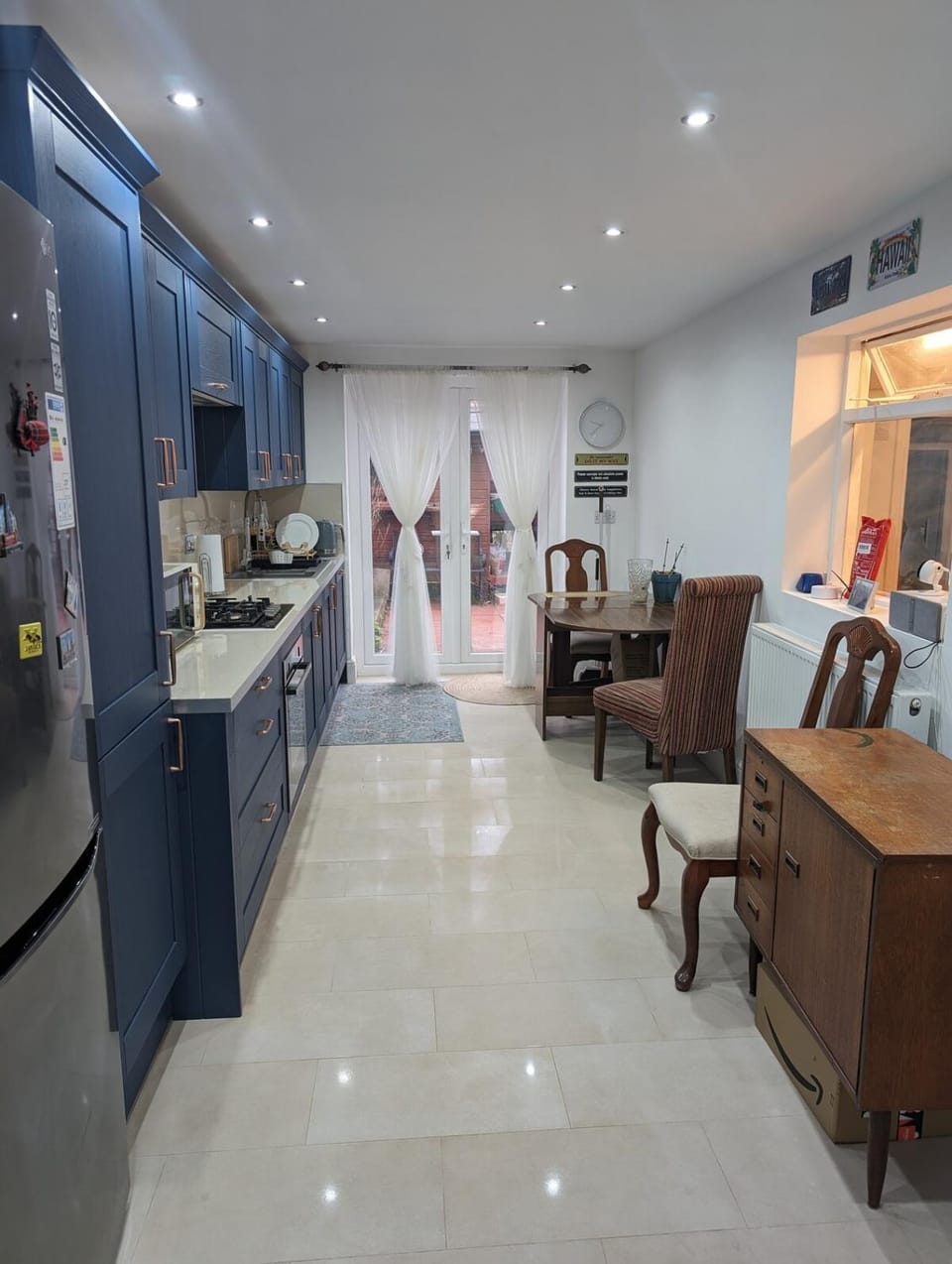 Kitchen or kitchenette, Kitchen or kitchenette, Seating area, Dining area, oven, stove