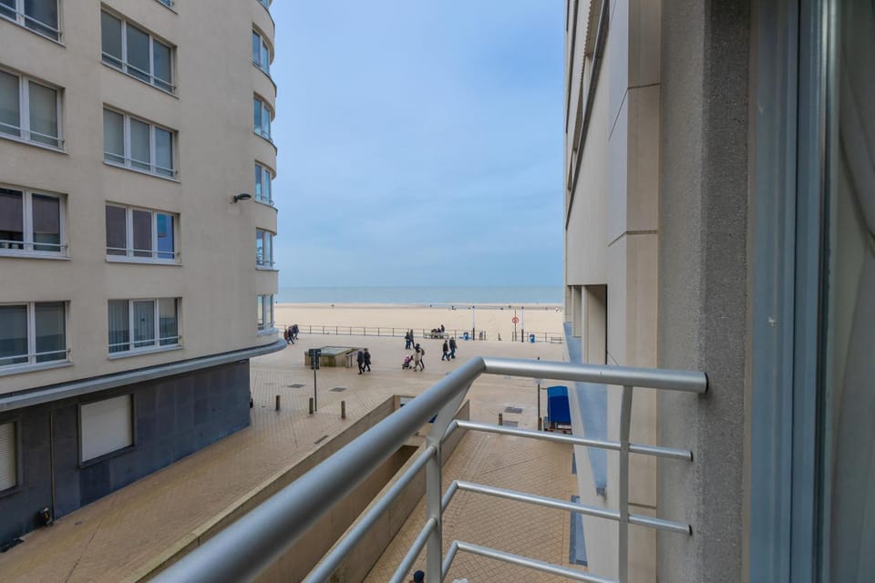 LECOMTE - The Shoreline Beachflow 124 Apartment in Ostend