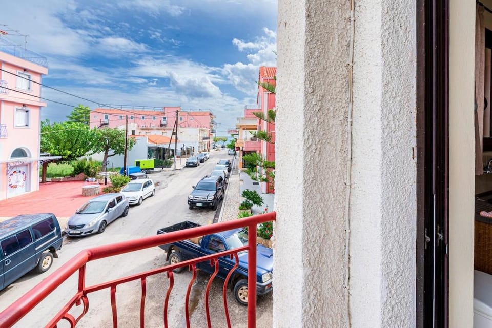 Property building, Day, Neighbourhood, View (from property/room), City view, Street view, Location, Parking