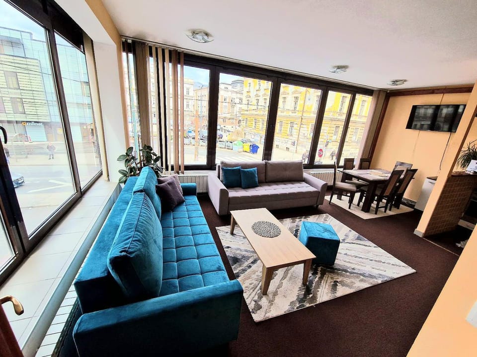 View (from property/room), Living room, City view, River view