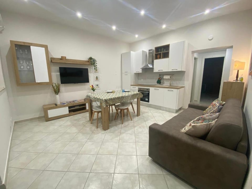 TV and multimedia, Kitchen or kitchenette, Living room, Seating area, Dining area, minibar, stove
