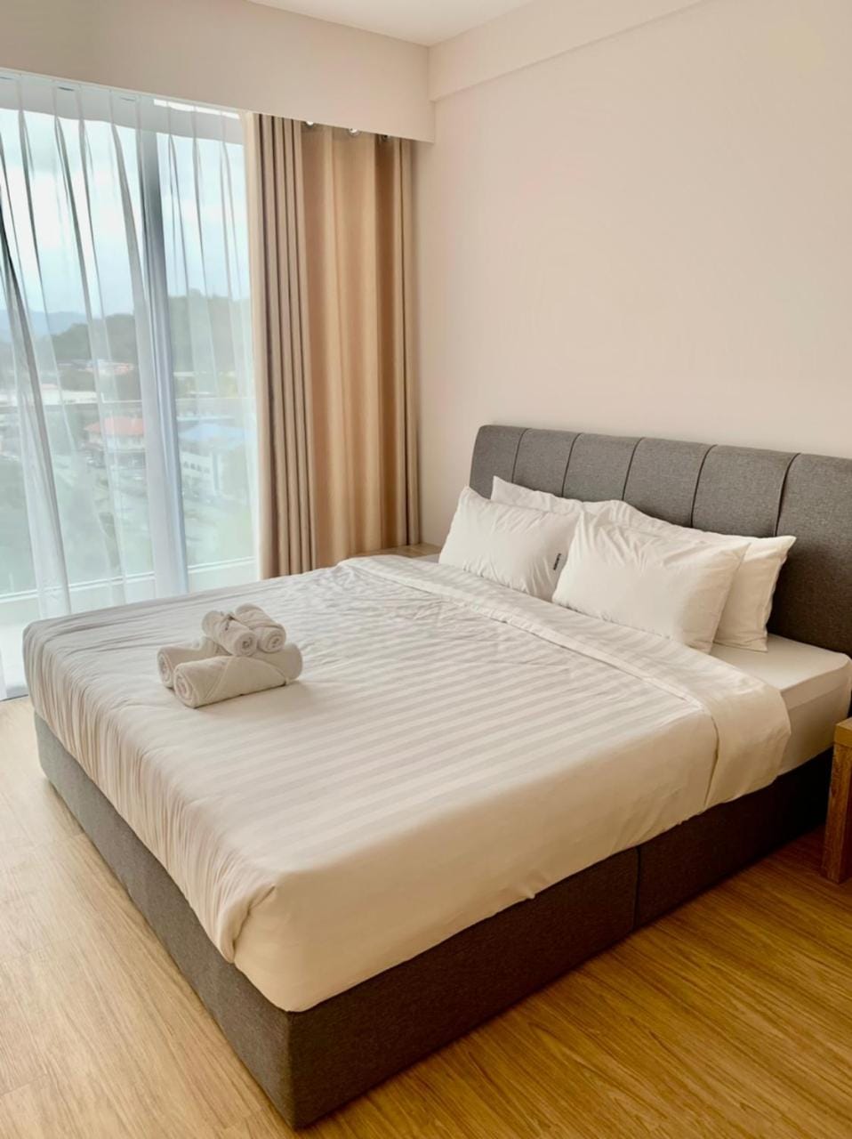 Bed, Bedroom, towels