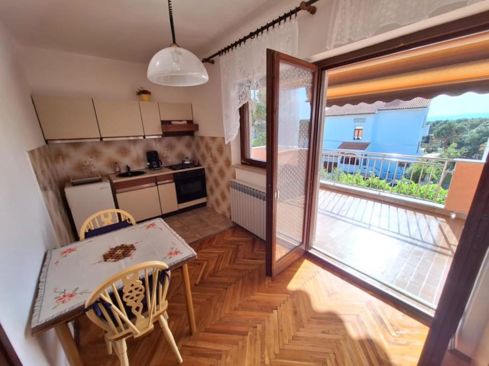 Natural landscape, View (from property/room), Balcony/Terrace, Kitchen or kitchenette, Dining area, oven