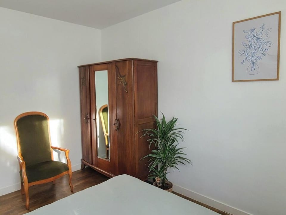 Bed, Photo of the whole room, Bedroom, wardrobe