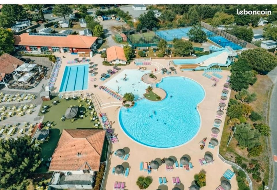 Bird's eye view, Swimming pool