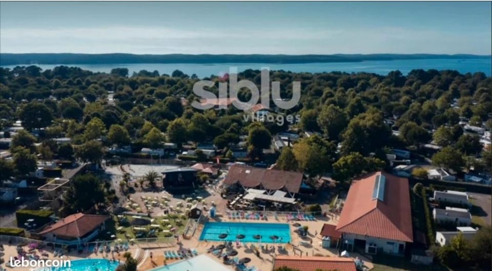 Neighbourhood, Bird's eye view