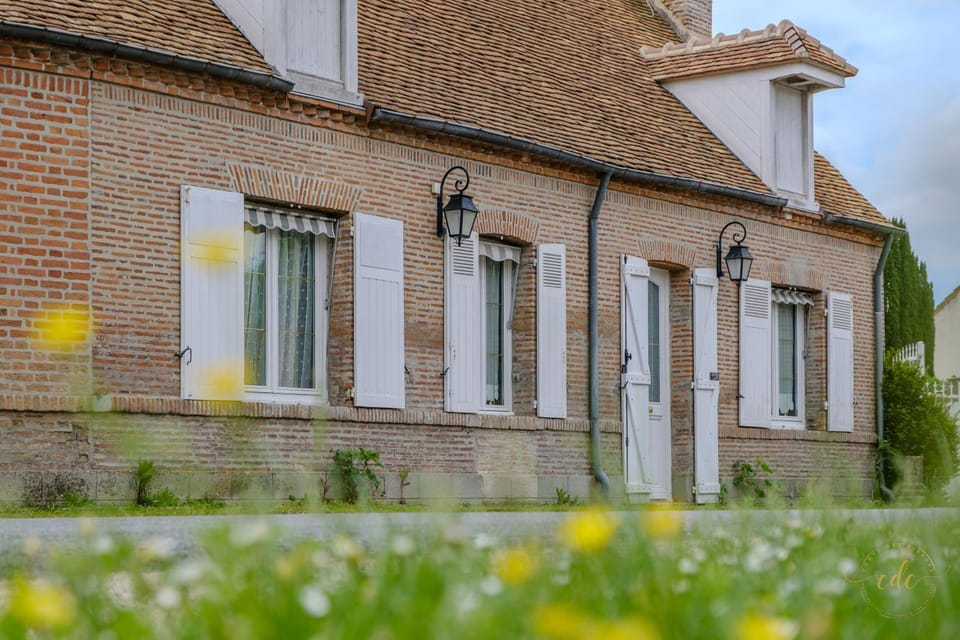 Property building, Day, Landmark view