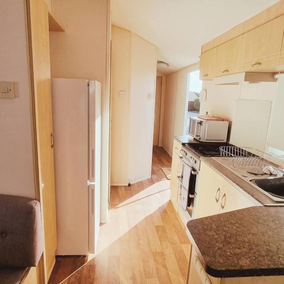 Kitchen or kitchenette, oven