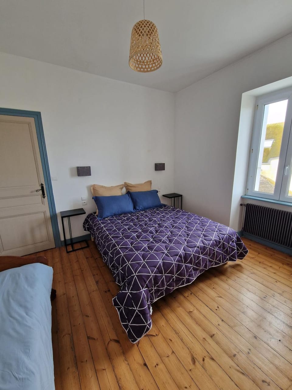 Bed, Seating area, Bedroom