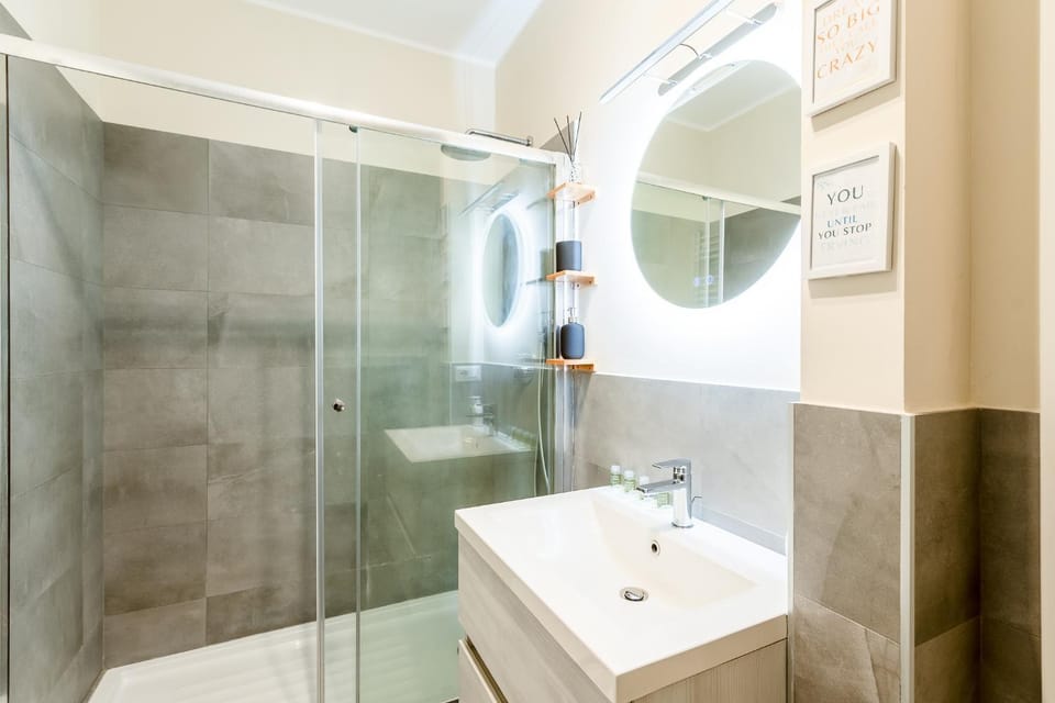 Shower, Bathroom, towels