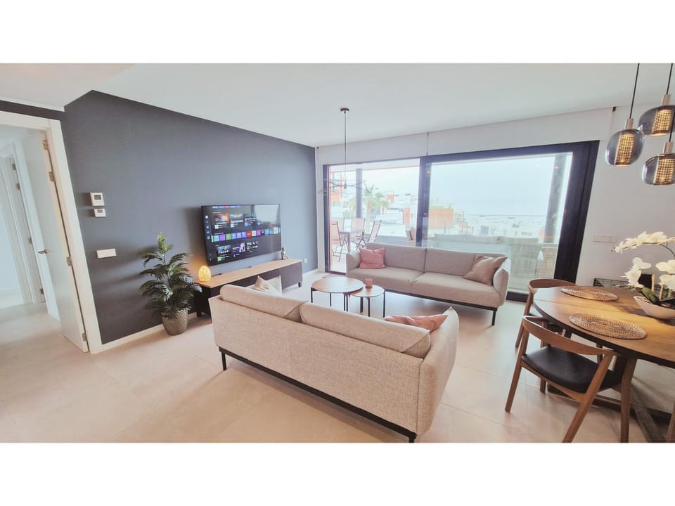Communal lounge/ TV room, TV and multimedia, Living room, Seating area, Evening entertainment