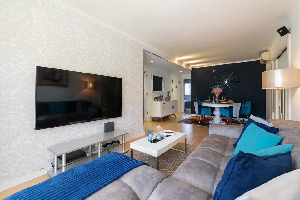 Game Room, Living room