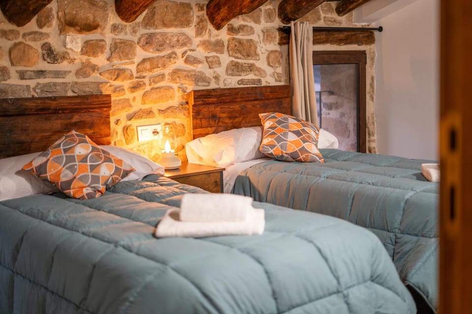 Property building, Bed, Photo of the whole room, Bedroom