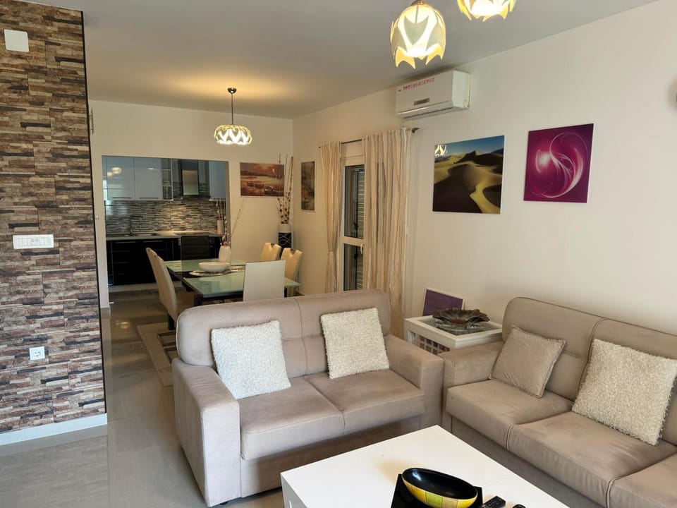 Kitchen or kitchenette, Living room, Seating area, air conditioner