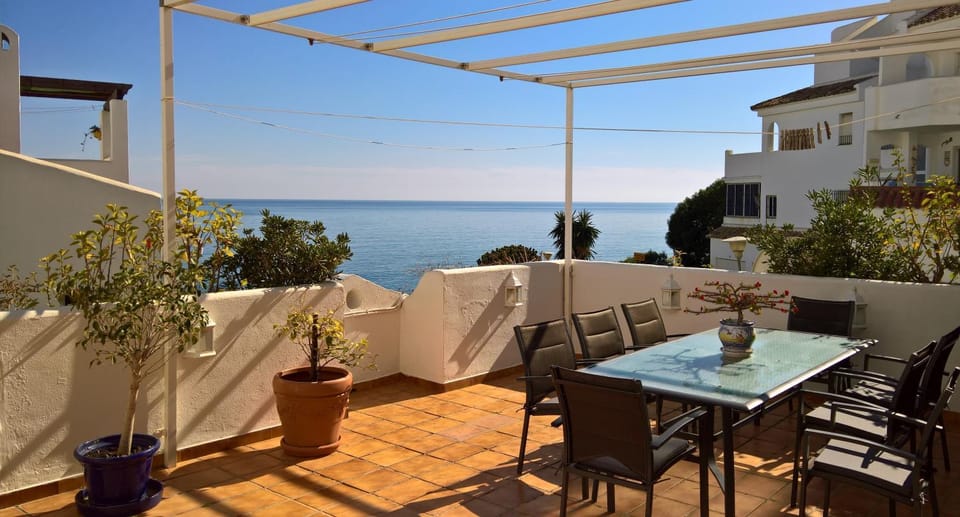 Patio, View (from property/room), Balcony/Terrace, Seating area, Dining area, Sea view