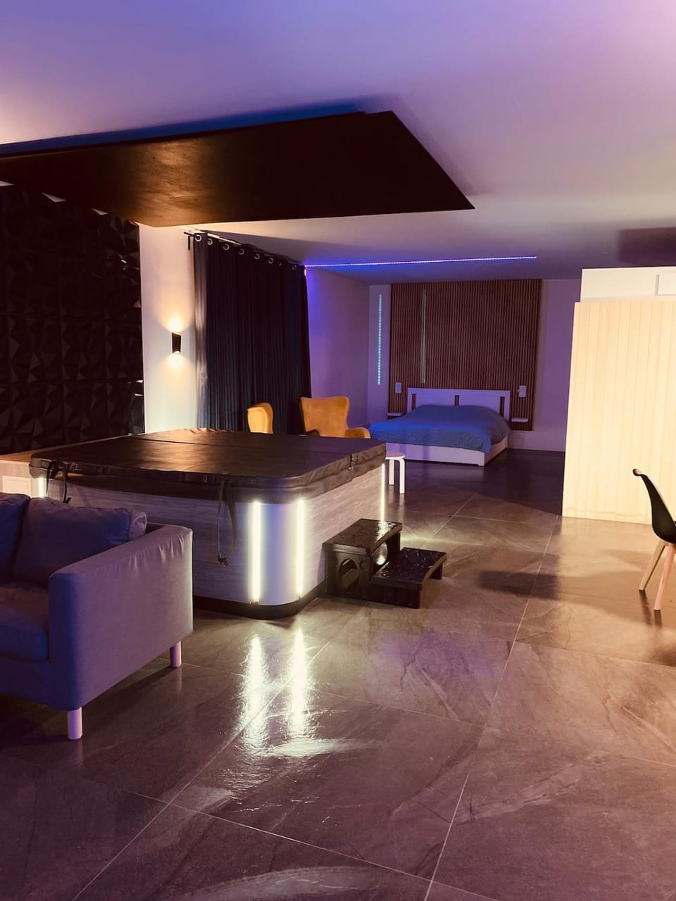 Bed, Living room, Photo of the whole room, Bedroom