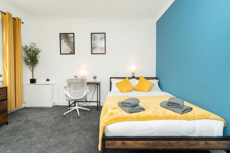 Open Mind Property - 4 Bedroom with 7 Double Beds Apartment in Fareham