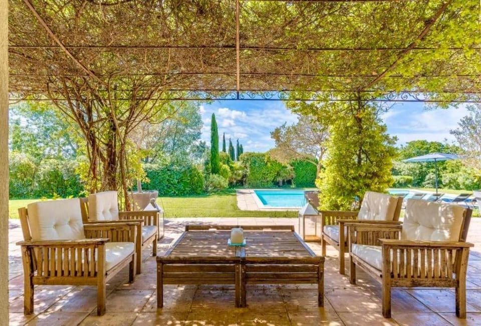Patio, Spring, Day, Natural landscape, Garden, Living room, Dining area, Garden view, Pool view, Swimming pool, sunbed