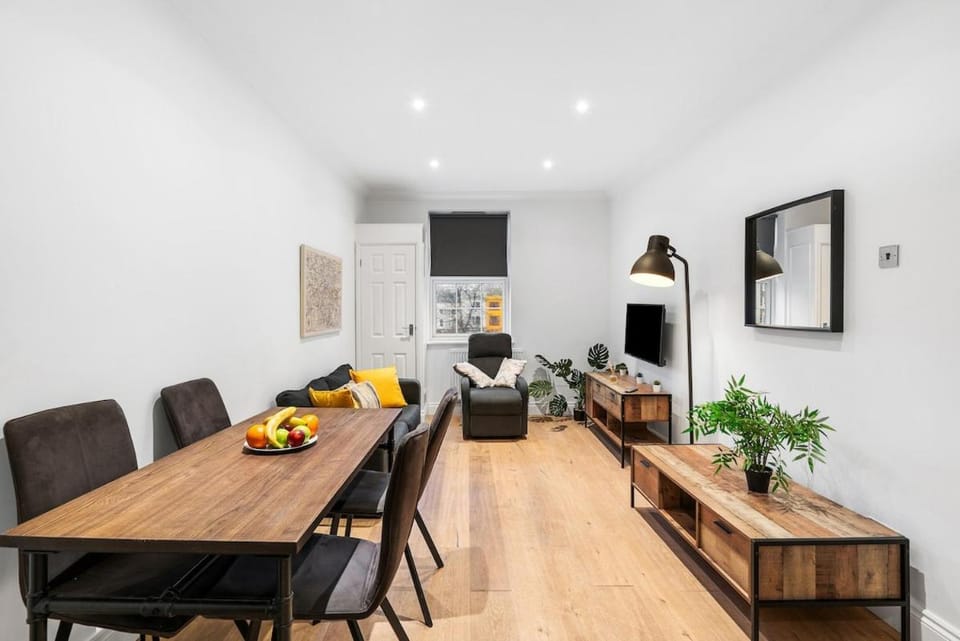 Communal lounge/ TV room, Dining area