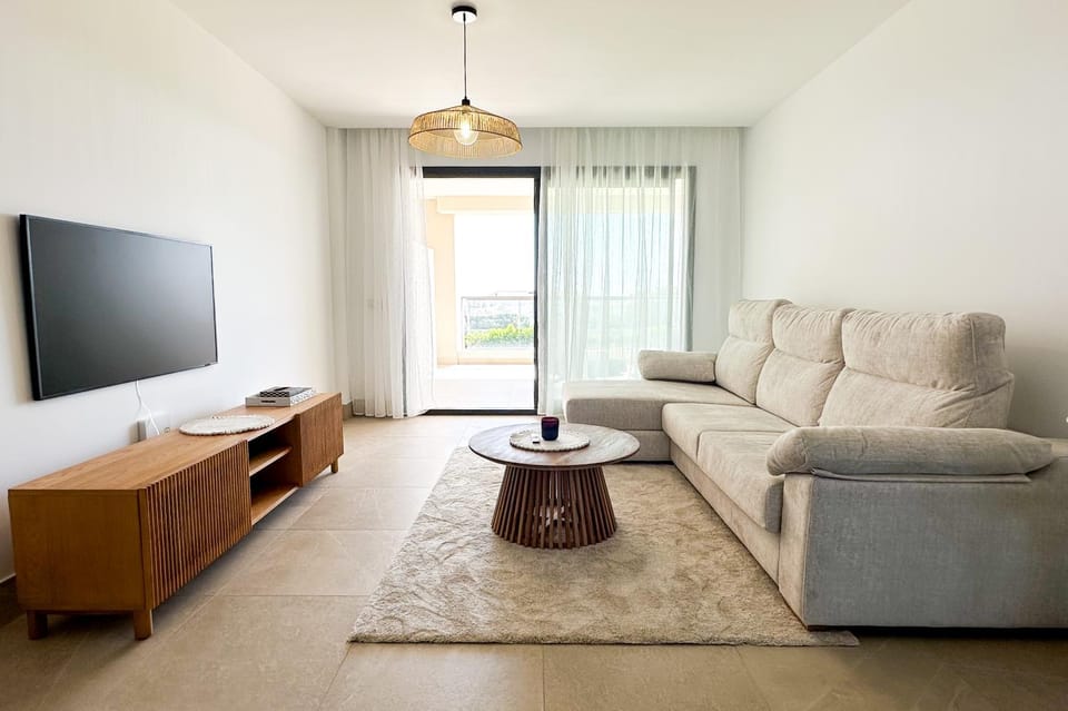 TV and multimedia, Living room, Seating area, Evening entertainment