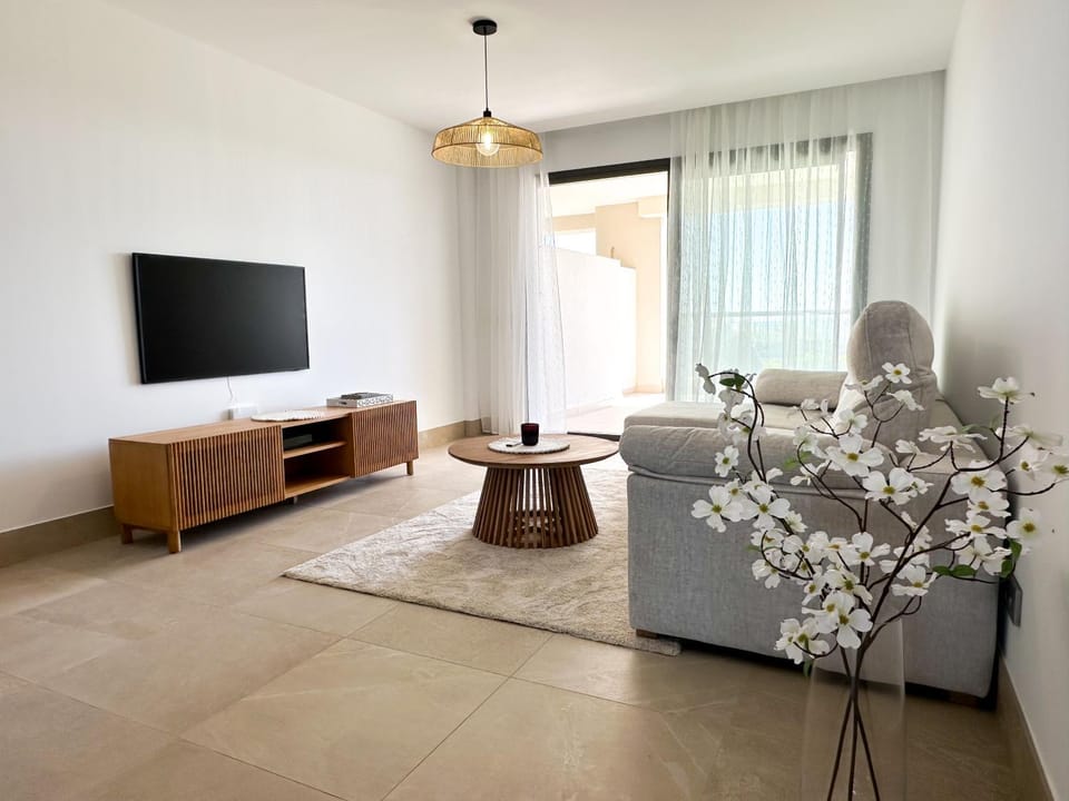 TV and multimedia, Living room, Seating area, Evening entertainment