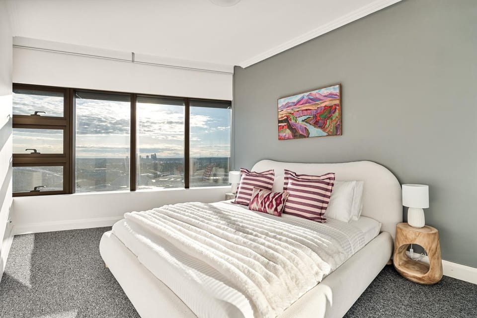 Bed, Living room, Photo of the whole room, Seating area, Bedroom