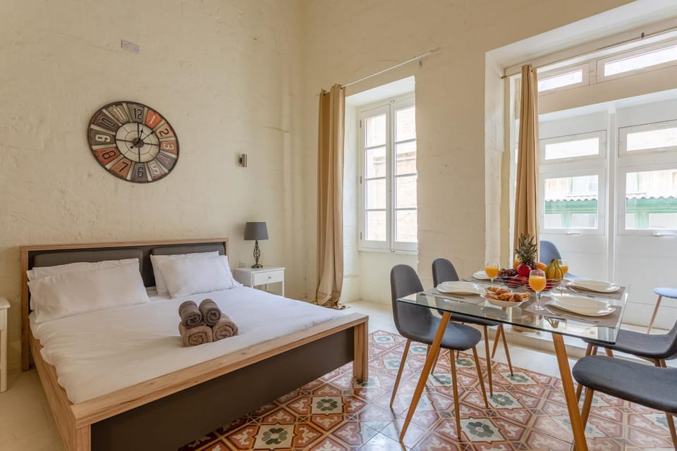 Bed, Seating area, Dining area, Bedroom