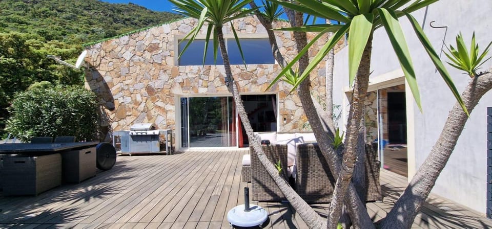 PRAMOUSQUIER VILLA LOFT DE CHARME 2 PISCINES interieure et exterieure Villa in Rayol-Canadel-sur-Mer