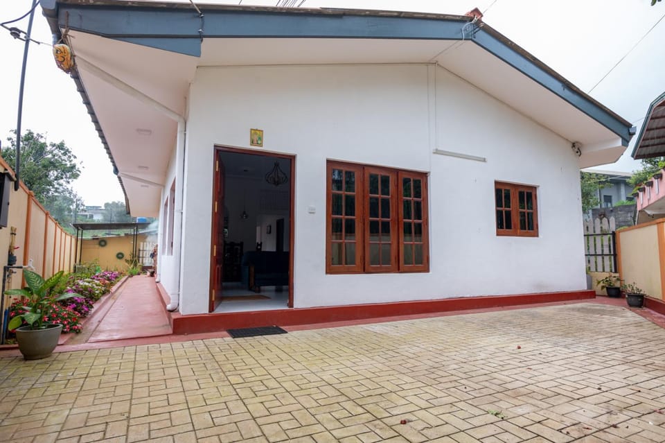 Carmel Crown Villa Bed and Breakfast in Central Province