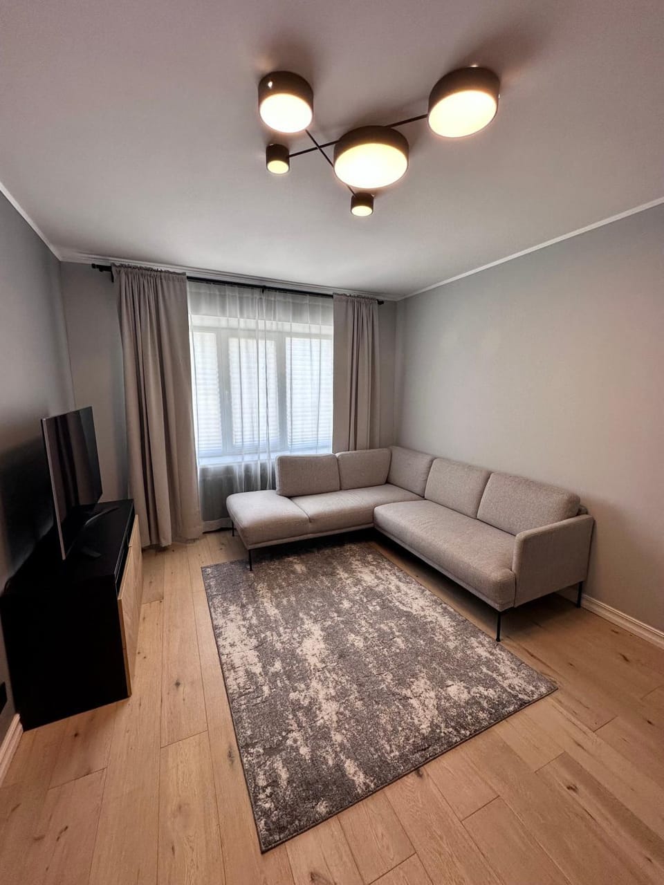 TV and multimedia, Living room, Seating area, Evening entertainment